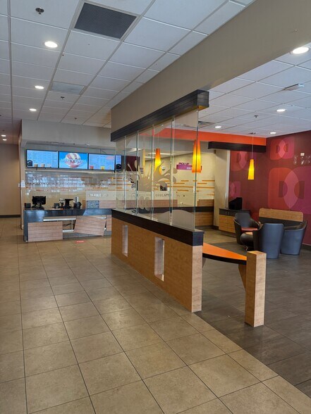 530 Crescent Blvd, Glen Ellyn, IL à louer - Photo intérieure - Image 3 de 14