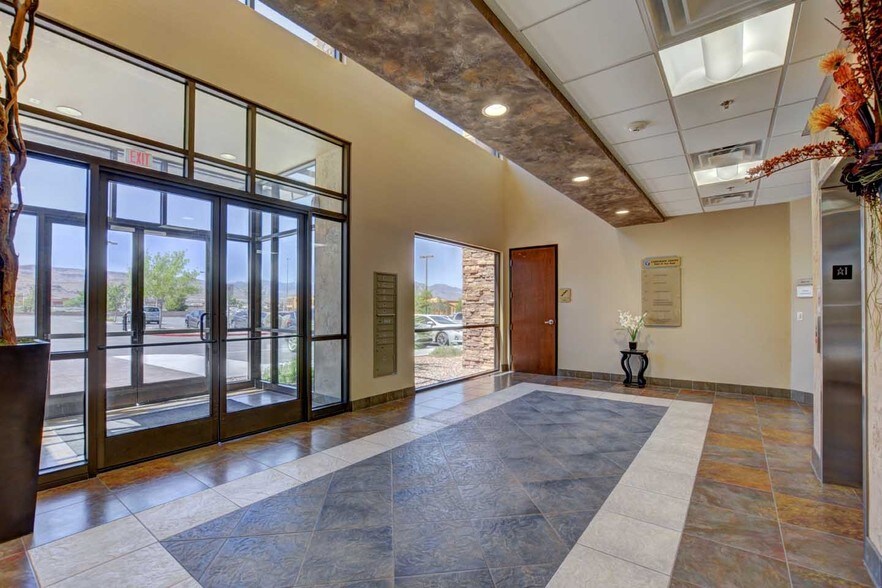 8905 W Post Rd, Las Vegas, NV à louer - Photo intérieure - Image 2 de 8