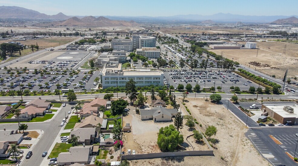 1471 San Bernardino Ave, Colton, CA à louer - Photo du bâtiment - Image 2 de 31