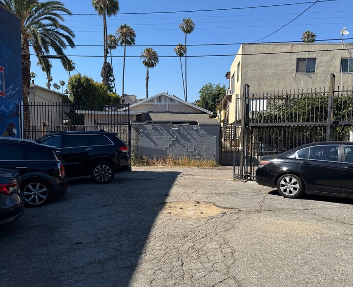 5119 W Sunset Blvd, Los Angeles, CA à louer - Photo du bâtiment - Image 2 de 15