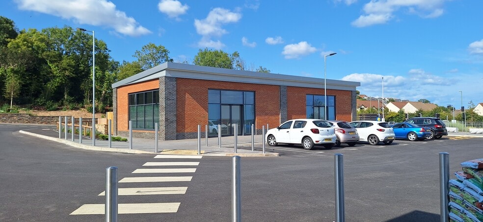 Kings Ash Rd, Paignton for lease - Building Photo - Image 2 of 9
