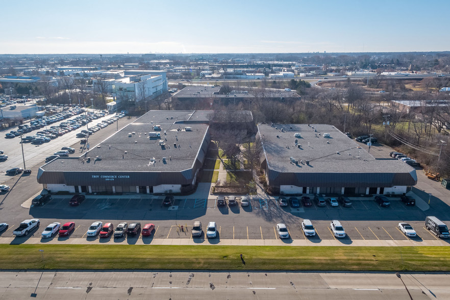 1100-1174 E Big Beaver Rd, Troy, MI for lease - Building Photo - Image 1 of 25