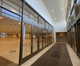 400 Eisenhower Dr, Hanover, PA for lease Interior Photo- Image 1 of 4