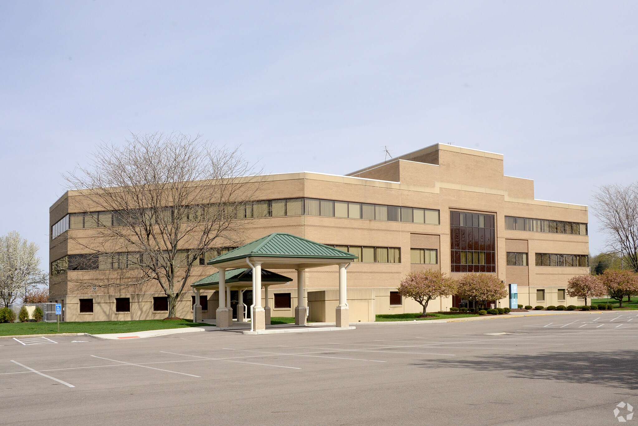 1530 Needmore Rd, Dayton, OH à louer Photo du bâtiment- Image 1 de 10