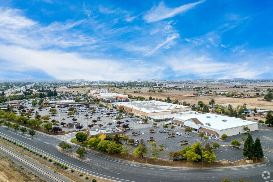4601 Redwood Dr, Rohnert Park, CA à louer - Aérien - Image 3 de 4