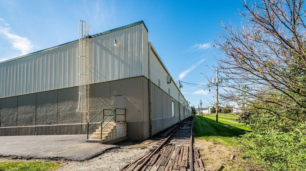 5850 W 80th St, Indianapolis, IN à louer - Photo du bâtiment - Image 3 de 13
