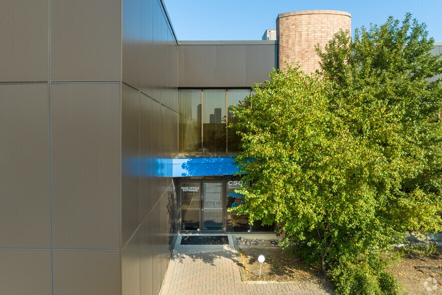 100 Courtland Ave, Vaughan, ON à louer - Photo du bâtiment - Image 3 de 4