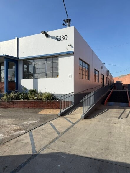 5330-5340 Harbor St, Commerce, CA for lease - Building Photo - Image 2 of 13