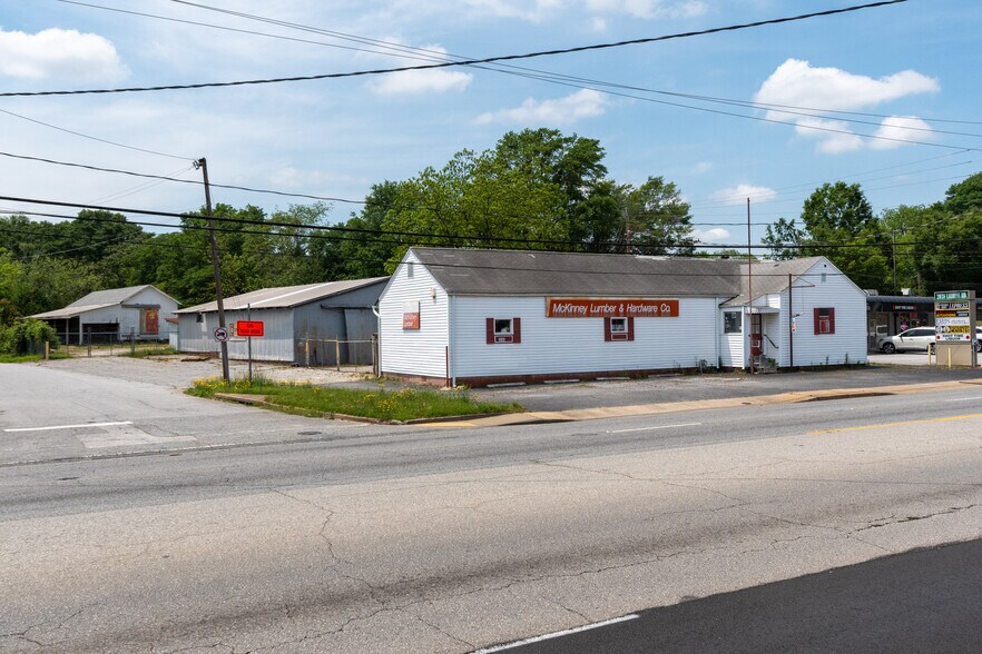 2046 Laurens Rd, Greenville, SC à louer - Photo du bâtiment - Image 3 de 9