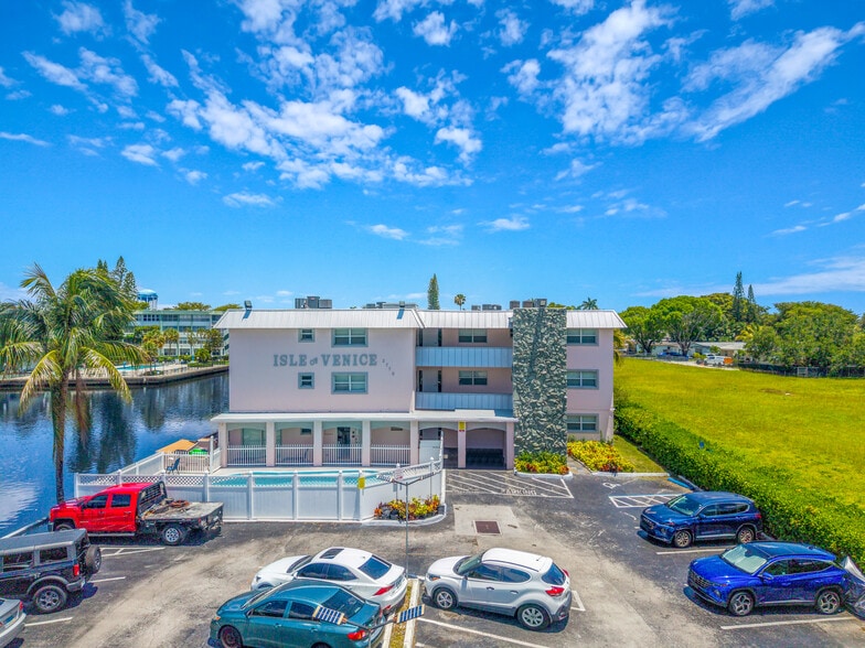 2775 Taft St, Hollywood, FL for sale - Building Photo - Image 1 of 40