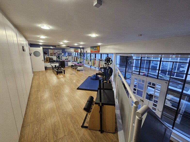 1 Belsize Cres, London for lease - Interior Photo - Image 2 of 9