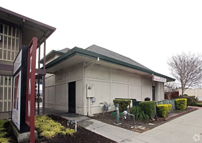 1390 Oakland Rd, San Jose, CA à louer - Photo du bâtiment - Image 2 de 2