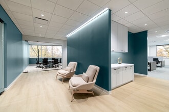 6350 Walker Ln, Alexandria, VA à louer Photo intérieure- Image 2 de 12