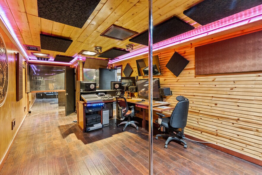 236 W 9th St, Chico, CA for sale - Interior Photo - Image 2 of 11