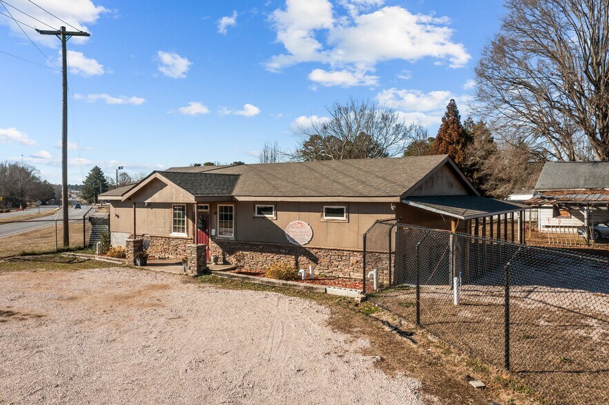 814 E Mills Dr, Landis, NC à vendre - Photo du bâtiment - Image 1 de 6