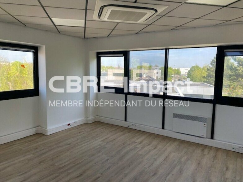 3 Rue Etienne Oehmichen, Reims for lease - Interior Photo - Image 2 of 8