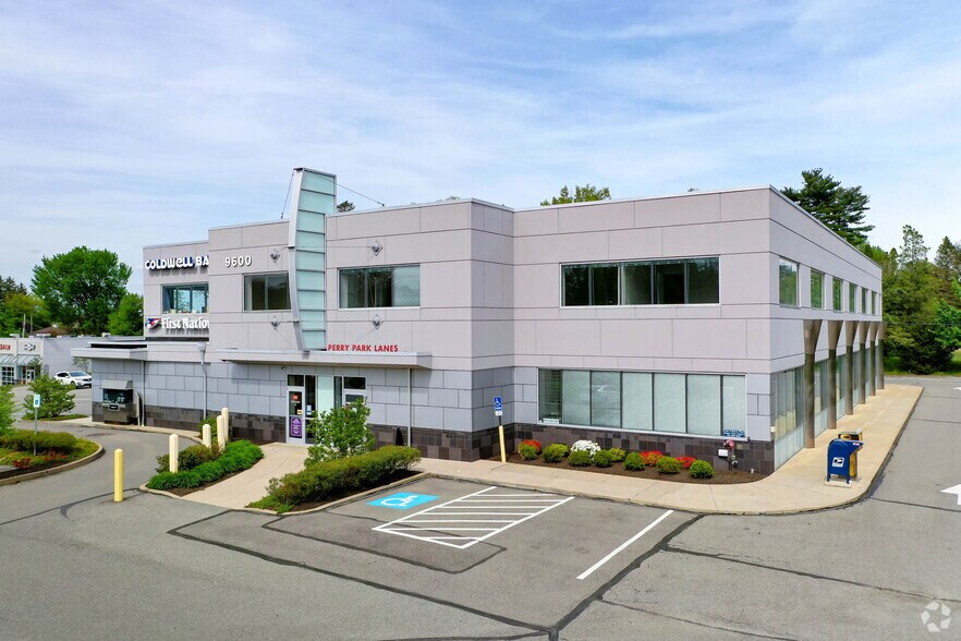9600 Perry Hwy, Pittsburgh, PA à louer - Photo du bâtiment - Image 2 de 5