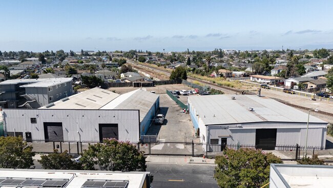 More details for 10441 Edes Ave, Oakland, CA - Industrial for Lease