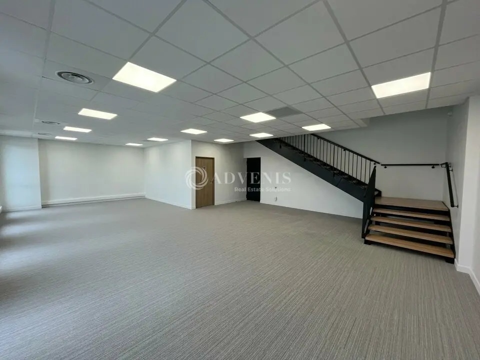 Flex in Bondy for lease Interior Photo- Image 1 of 4