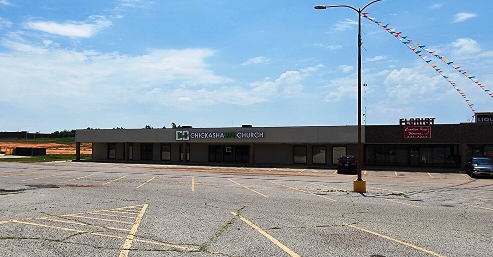 601-621 W Grand Ave, Chickasha, OK for sale - Building Photo - Image 3 of 15