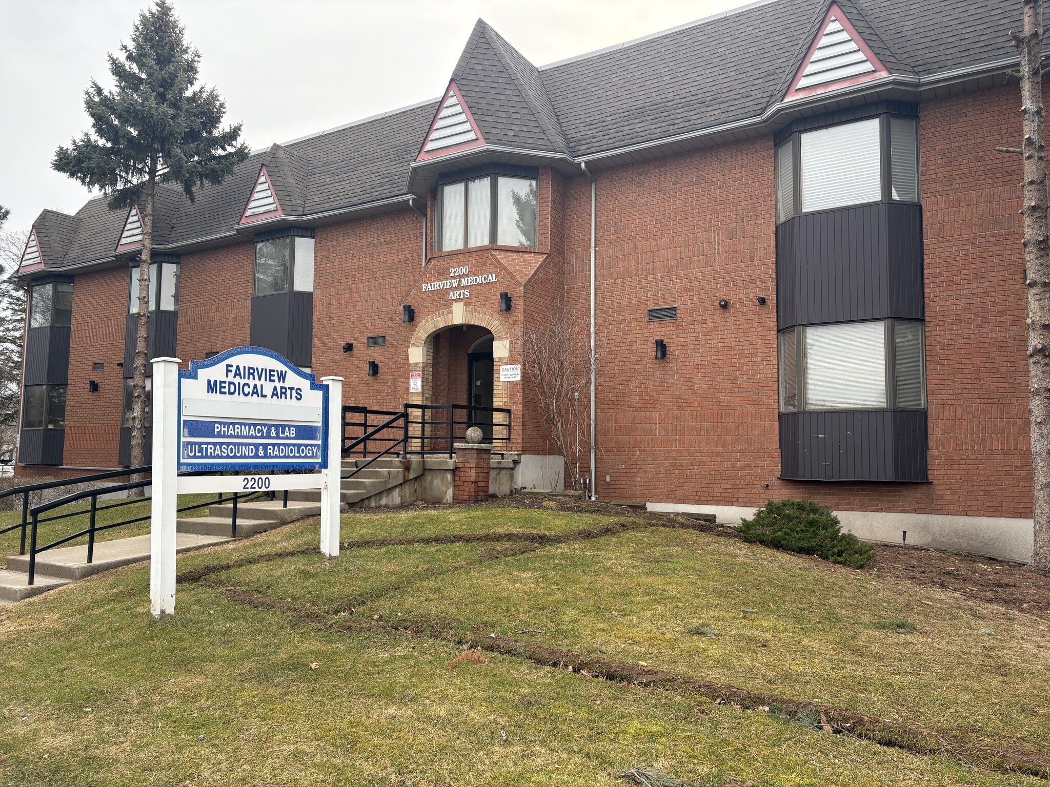 2200 Fairview St, Burlington, ON for lease Building Photo- Image 1 of 1