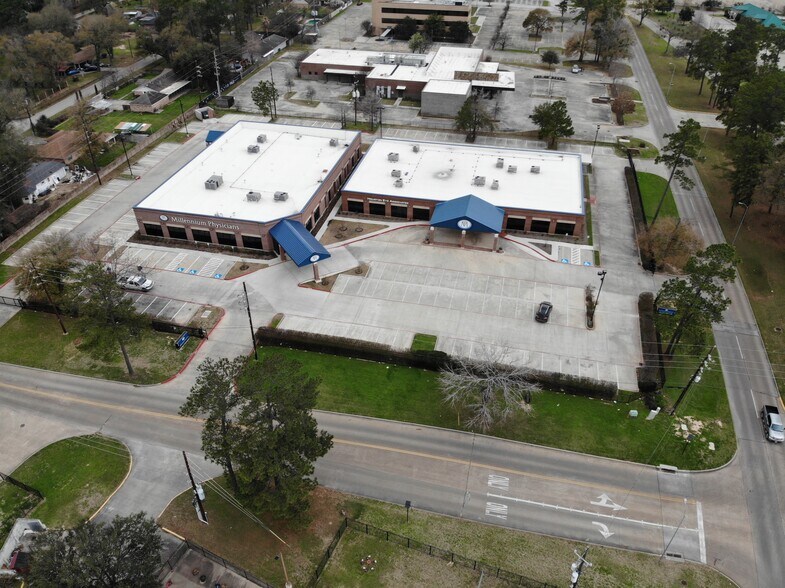 1250 Cypress Station Dr, Houston, TX à louer - Photo du bâtiment - Image 3 de 5