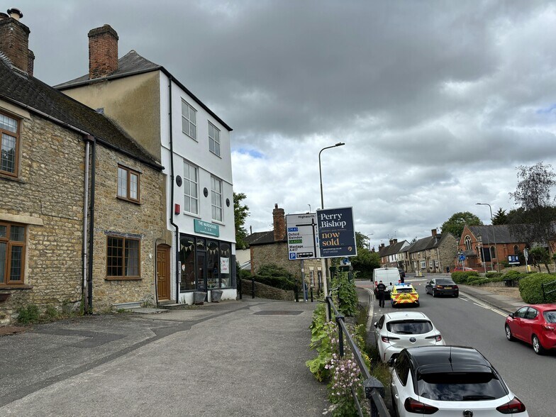 35 Marlborough St, Faringdon à louer - Photo du bâtiment - Image 3 de 4