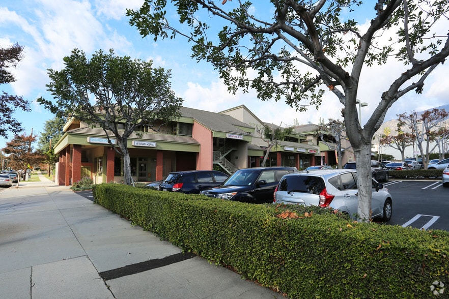 2235 Lake Ave, Altadena, CA à louer - Photo du bâtiment - Image 2 de 6