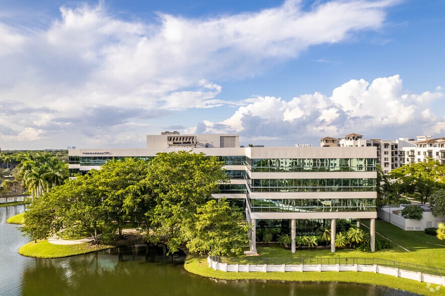 600 N Pine Island Rd, Plantation, FL for lease - Building Photo - Image 3 of 17