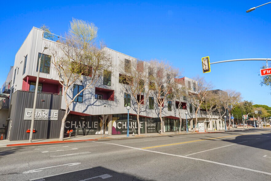 7617 Santa Monica Blvd, West Hollywood, CA à louer - Photo principale - Image 1 de 17