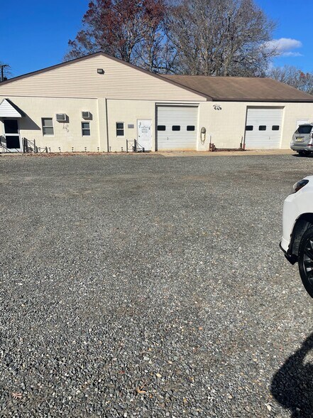 845 Monmouth Rd, Cream Ridge, NJ à vendre - Photo du bâtiment - Image 2 de 3