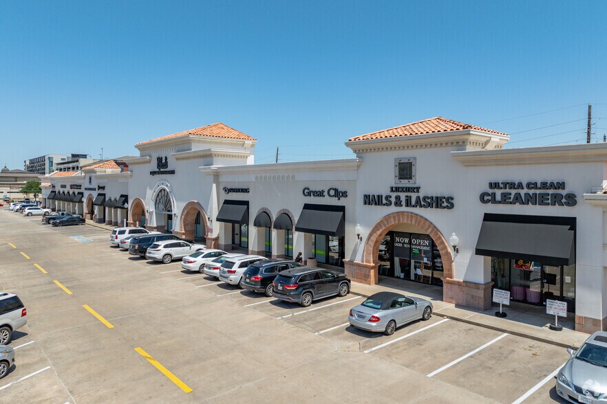 1635-1745 S Voss Rd, Houston, TX à louer - Photo du bâtiment - Image 2 de 5