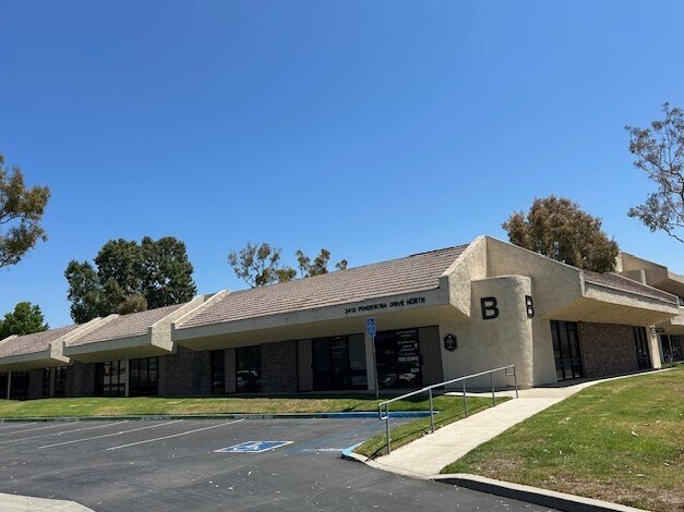 2412 N Ponderosa Dr, Camarillo, CA à vendre - Photo du bâtiment - Image 2 de 26