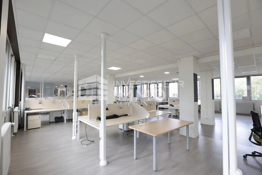 Office in Créteil for lease - Interior Photo - Image 2 of 5