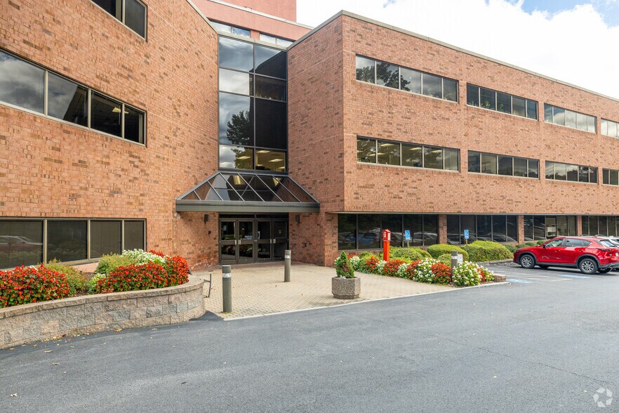 135 Beaver St, Waltham, MA à louer - Photo du bâtiment - Image 3 de 14