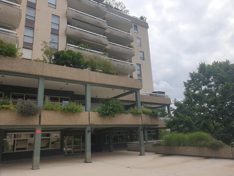 Bureau dans Charenton-Le-Pont à vendre - Photo du bâtiment - Image 2 de 8