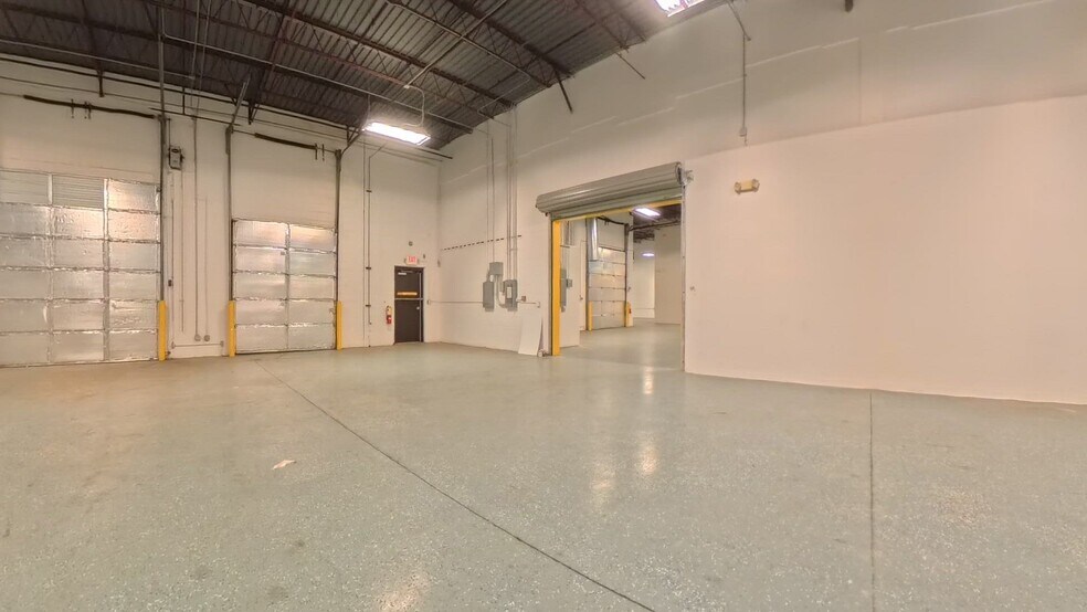 6230 Regency Pky, Norcross, GA à louer - Vidéo sur l’inscription commerciale - Image 3 de 21