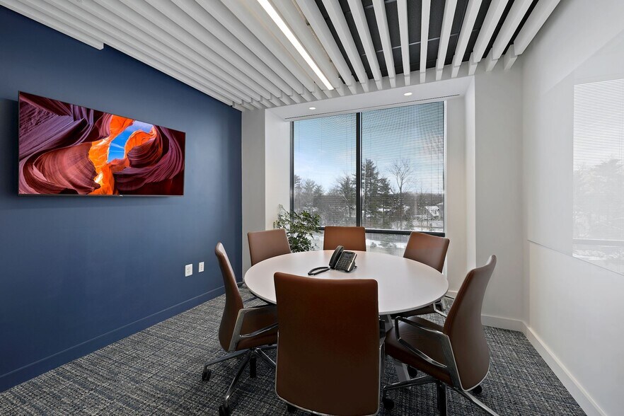 5425 Wisconsin Ave, Chevy Chase, MD à louer - Photo du bâtiment - Image 2 de 10