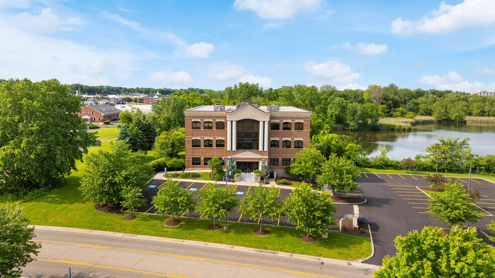 4481 Munson St NW, Canton, OH à louer - Photo du bâtiment - Image 2 de 6