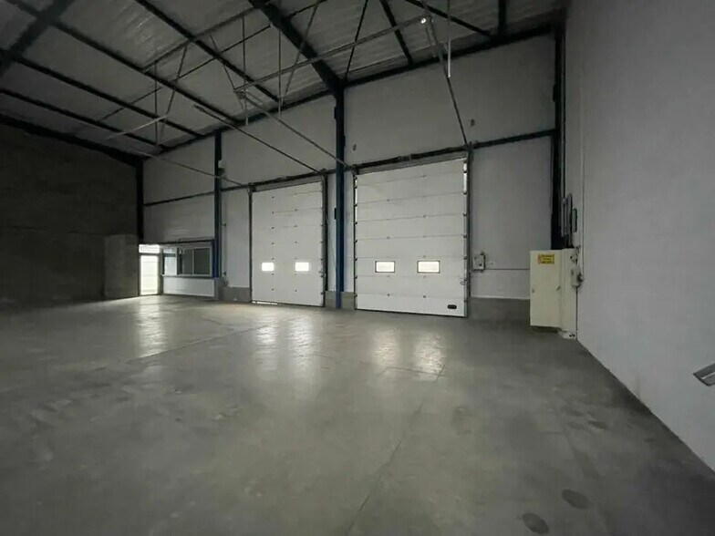 Flex in Dagneux for lease - Building Photo - Image 3 of 23