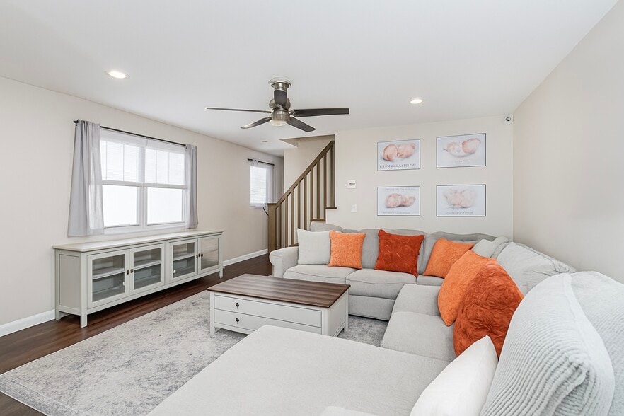 191 Lamberts Ln, Staten Island, NY for sale - Building Photo - Image 2 of 33