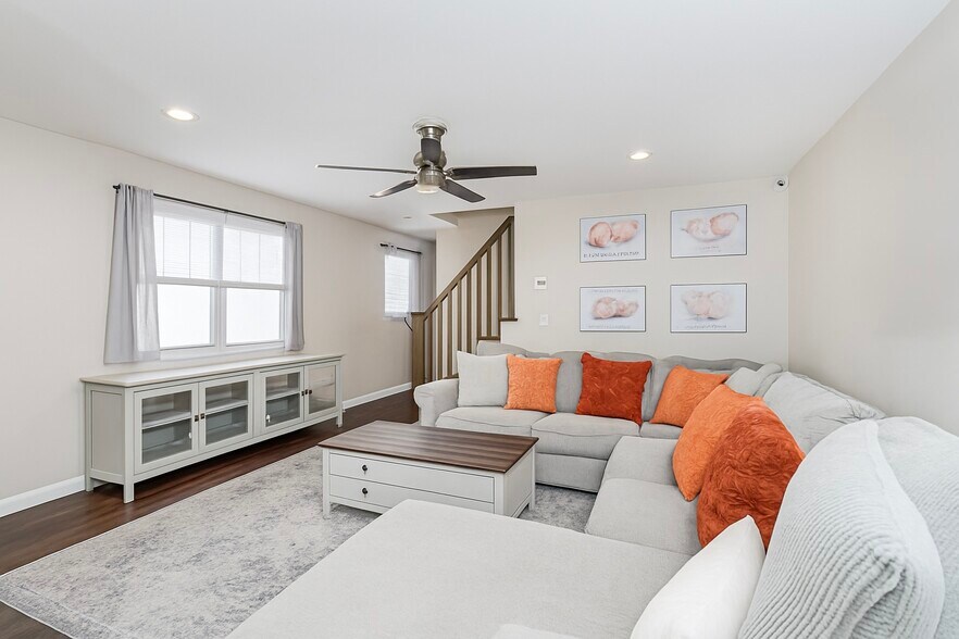 191 Lamberts Ln, Staten Island, NY à vendre - Photo du bâtiment - Image 2 de 33