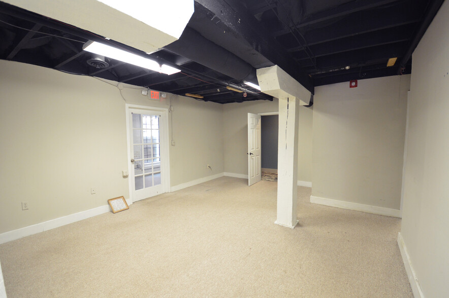 210 N Main St, Kernersville, NC for lease - Building Photo - Image 3 of 8