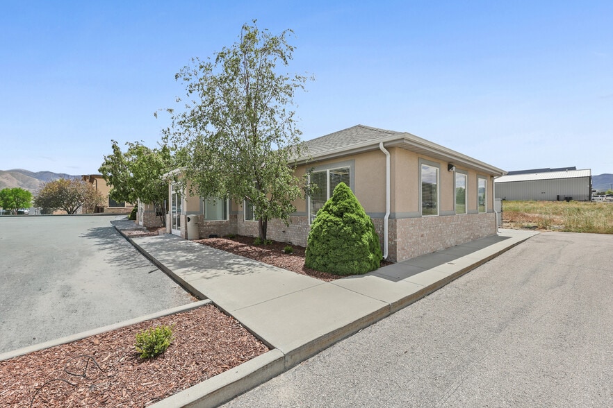 494 E 2400 N, Tooele, UT à louer - Photo du bâtiment - Image 3 de 28