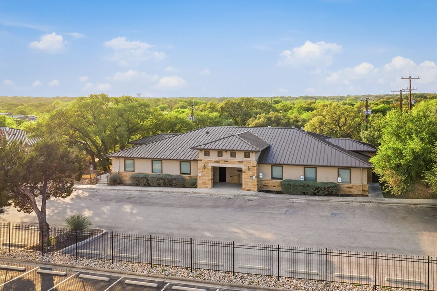 10007 Huebner Rd, San Antonio, TX à vendre - Photo du bâtiment - Image 3 de 37