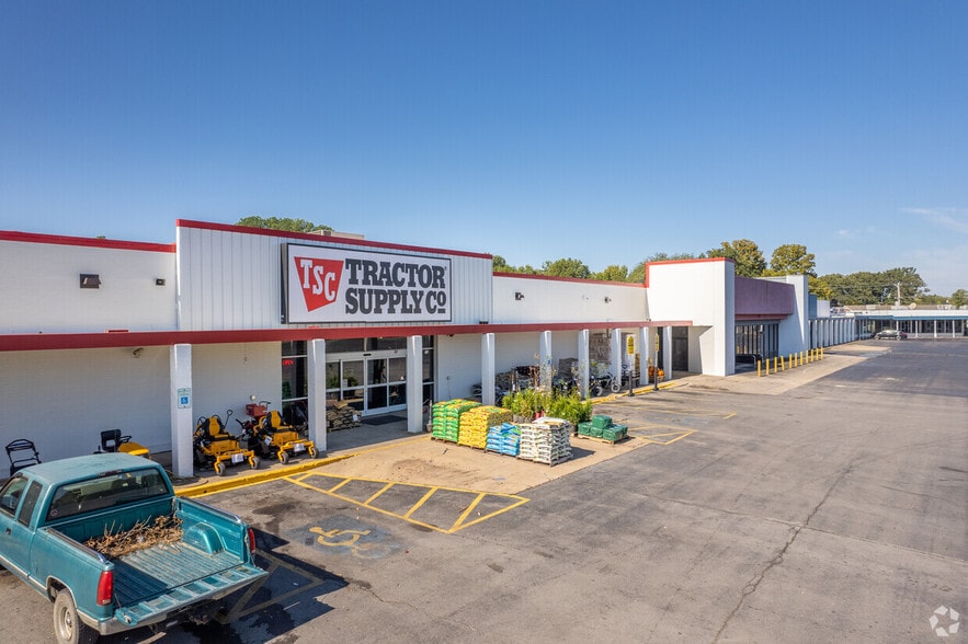 2000 E Cherokee Ave, Sallisaw, OK for sale - Primary Photo - Image 1 of 7