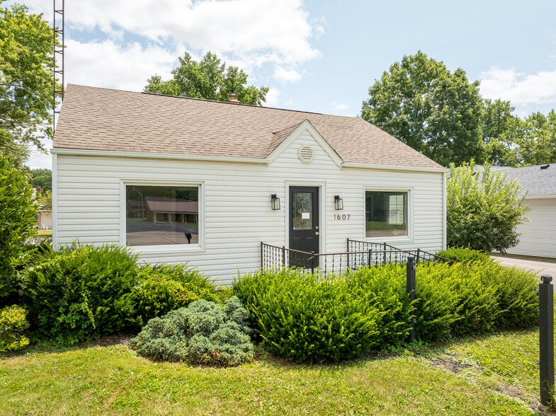 1607 Chester Blvd, Richmond, IN for sale - Building Photo - Image 2 of 27