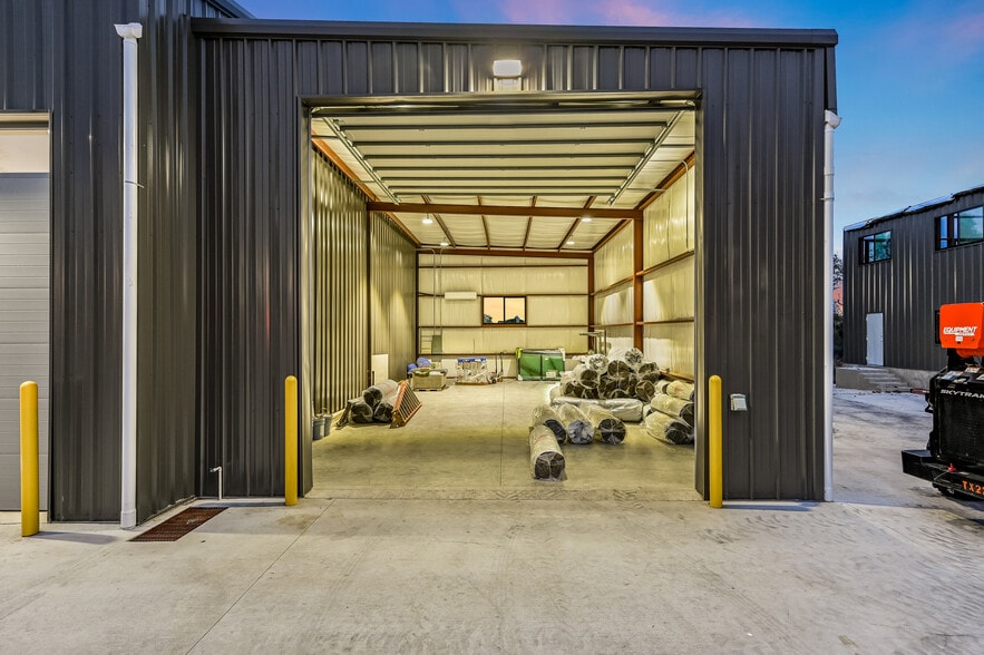 15210 Fitzhugh Rd, Austin, TX for sale - Building Photo - Image 3 of 28