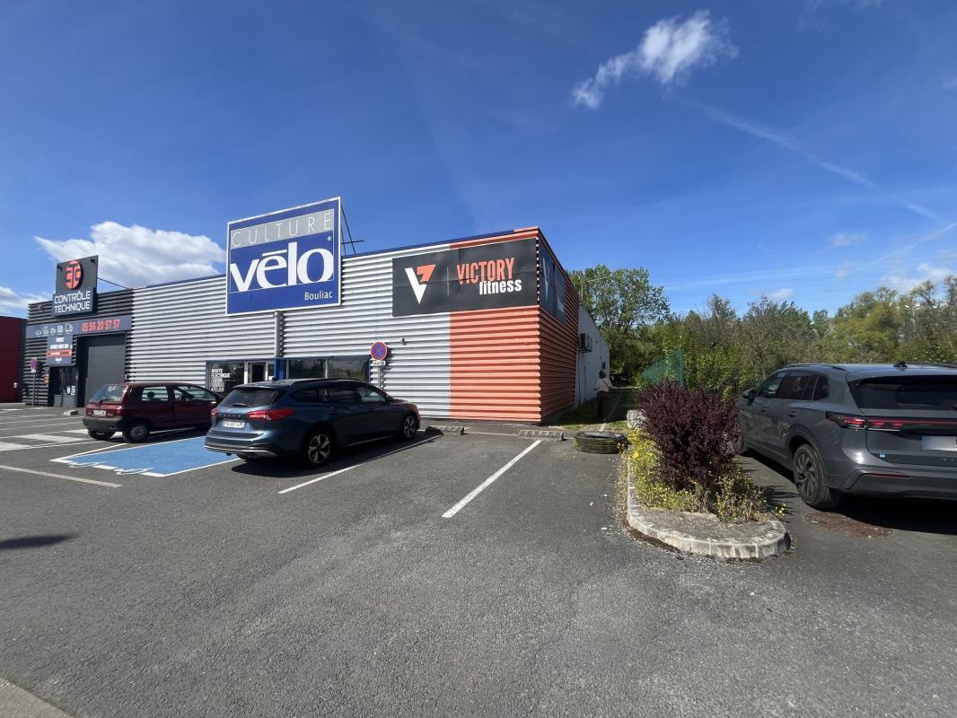Retail in Floirac for lease Building Photo- Image 1 of 4
