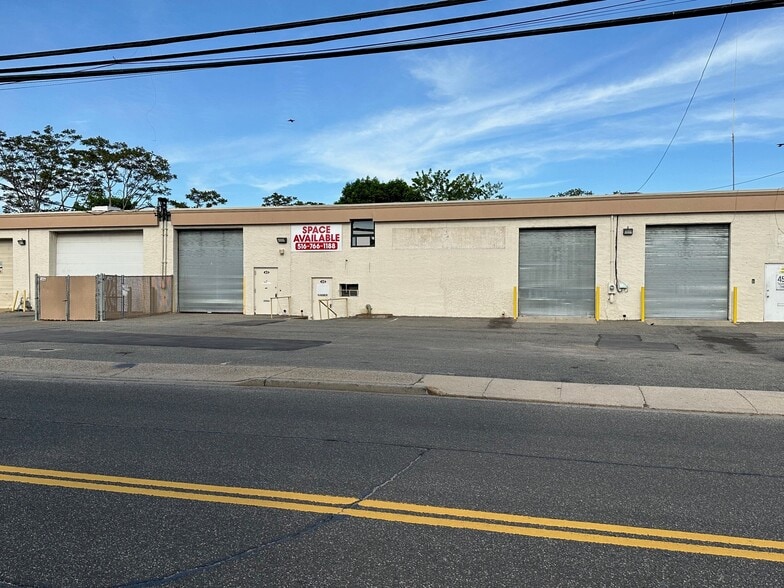 33-51 Bloomingdale Rd, Hicksville, NY for lease - Building Photo - Image 3 of 6